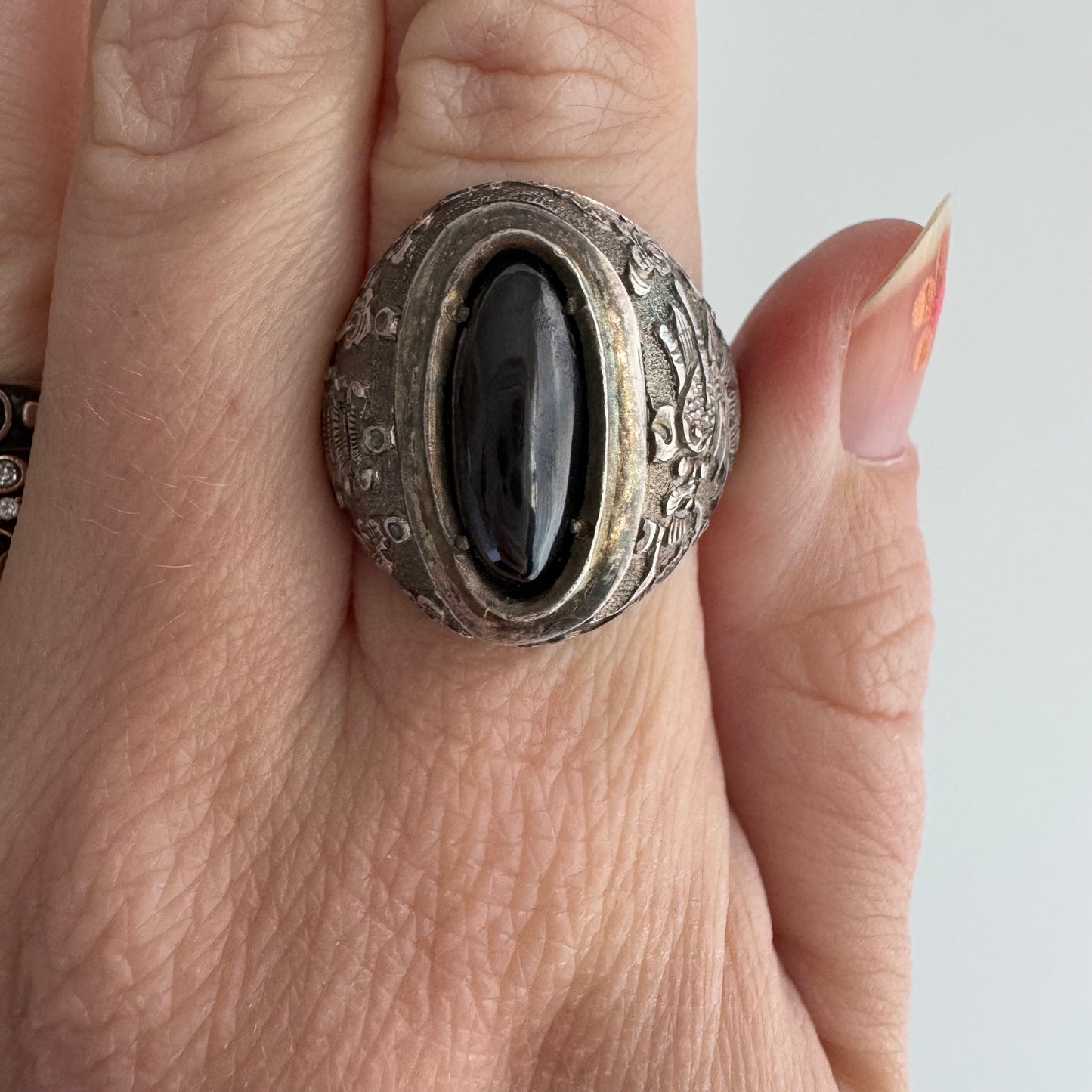 V I N T A G E // perfect pagoda / sterling silver and hematite dragon ring / size 8.25