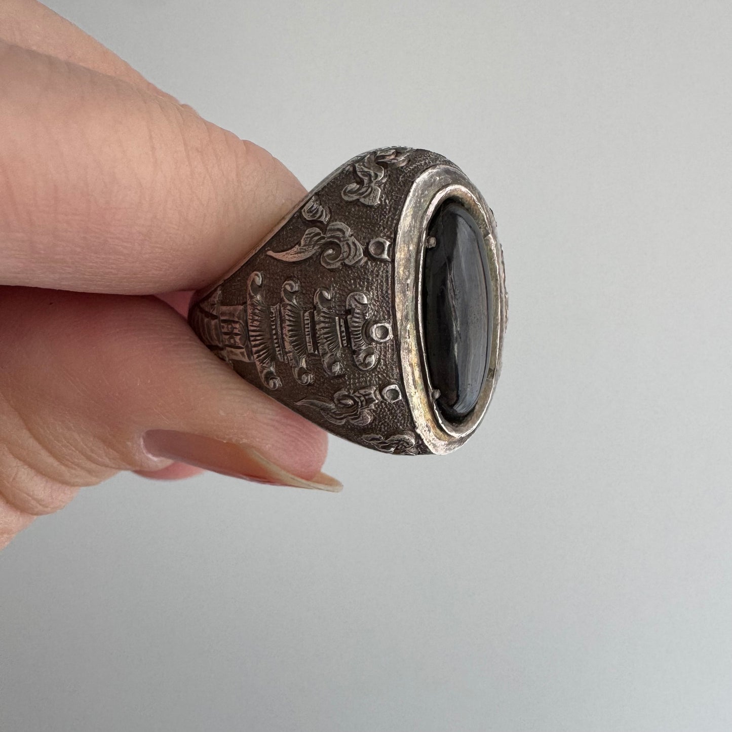 V I N T A G E // perfect pagoda / sterling silver and hematite dragon ring / size 8.25