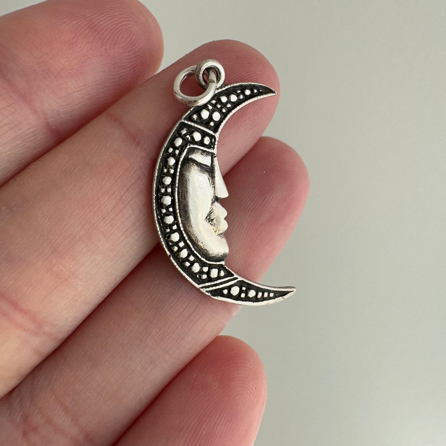 V I N T A G E // crescent mood / sterling silver tranquil crescent moon face / a pendant