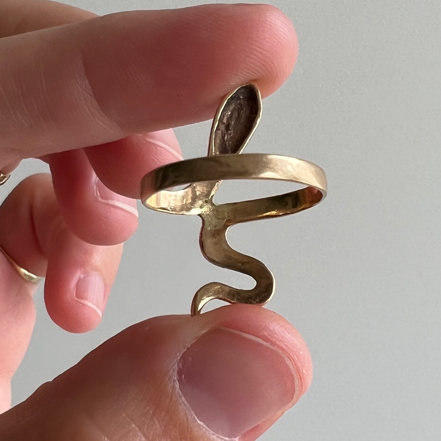 V I N T A G E // full finger slitherer / solid 10k yellow gold snake ring / size 6