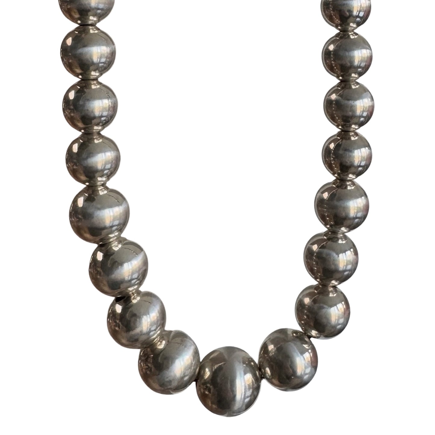 V I N T A G E // silver pearls / sterling silver graduated ball bead necklace / 21", 52.8g