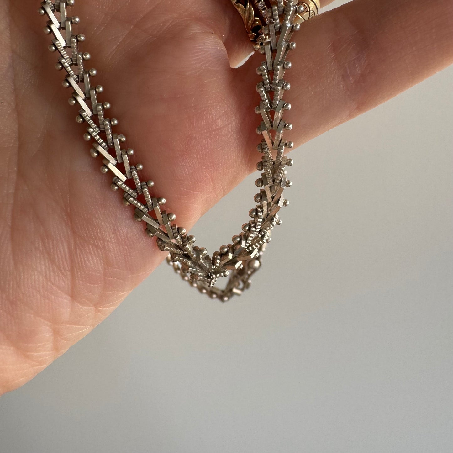 V I N T A G E // dynamic directions / sterling silver v shaped v link necklace / 16.25", 15g