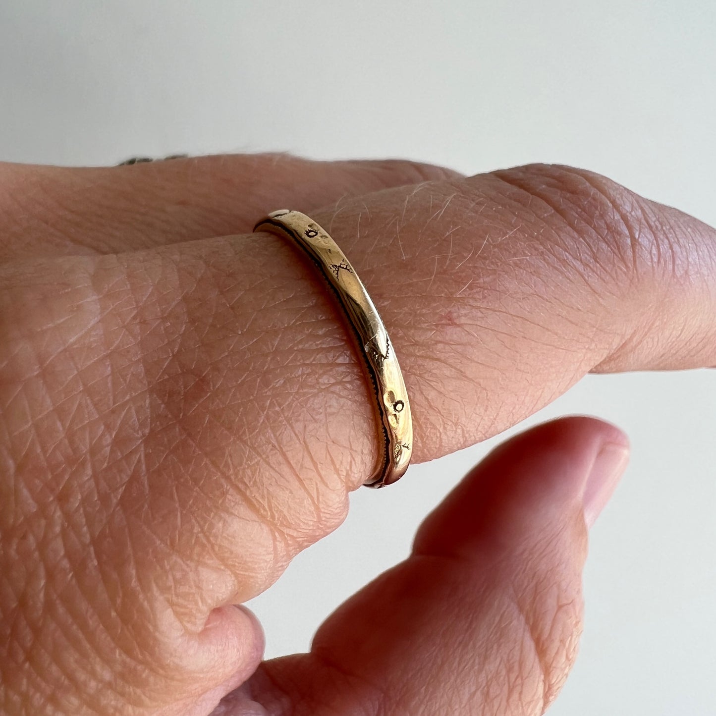 V I N T A G E // dogwood delight / 14k yellow gold floral patterned eternity band / size 6.5