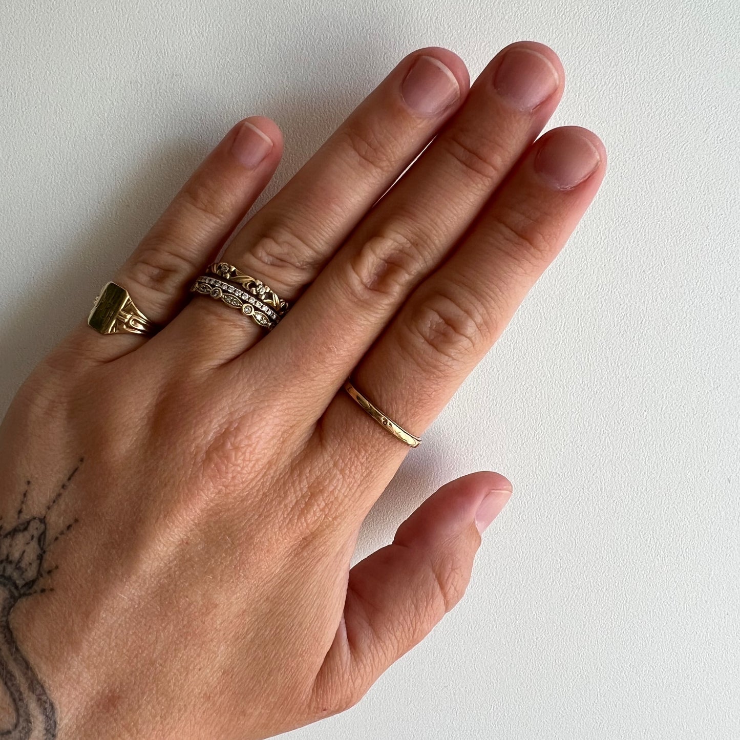 V I N T A G E // dogwood delight / 14k yellow gold floral patterned eternity band / size 6.5