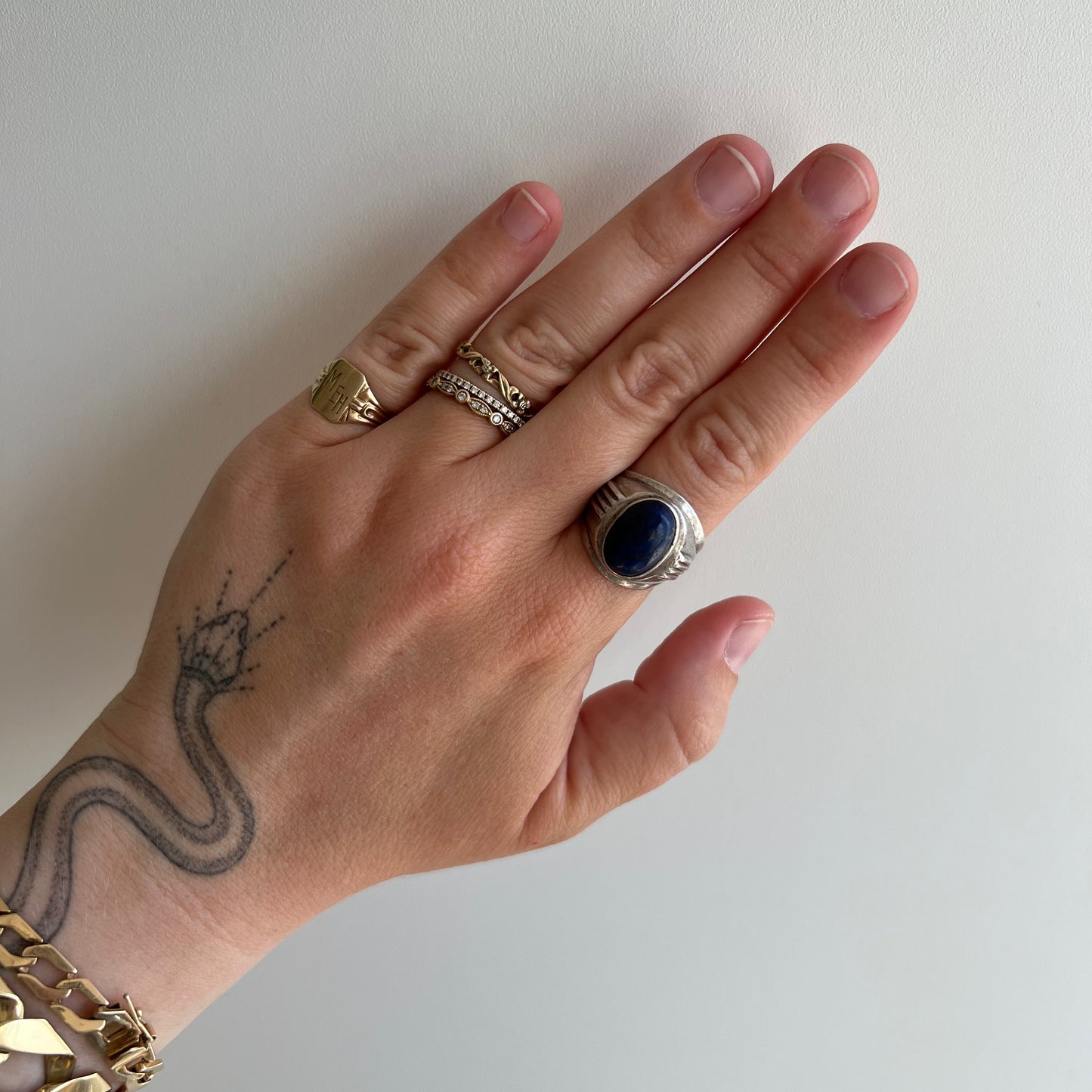 V I N T A G E // oval eye / sterling silver domed lapis lazuli ring / size 7-7.25