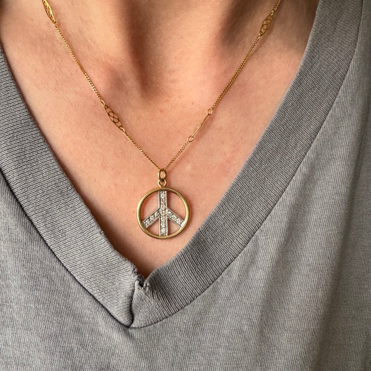 V I N T A G E // give peace a chance / 14k yellow and white gold with diamonds / peace sign pendant