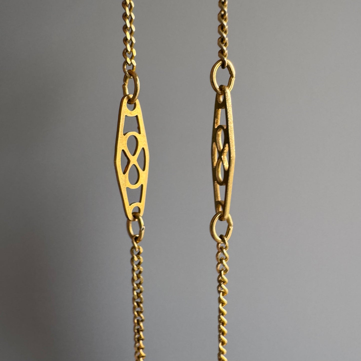 V I N T A G E // deco infinity / 14k yellow gold filigree and curb station chain necklace / just shy of 18.25", 2.2g