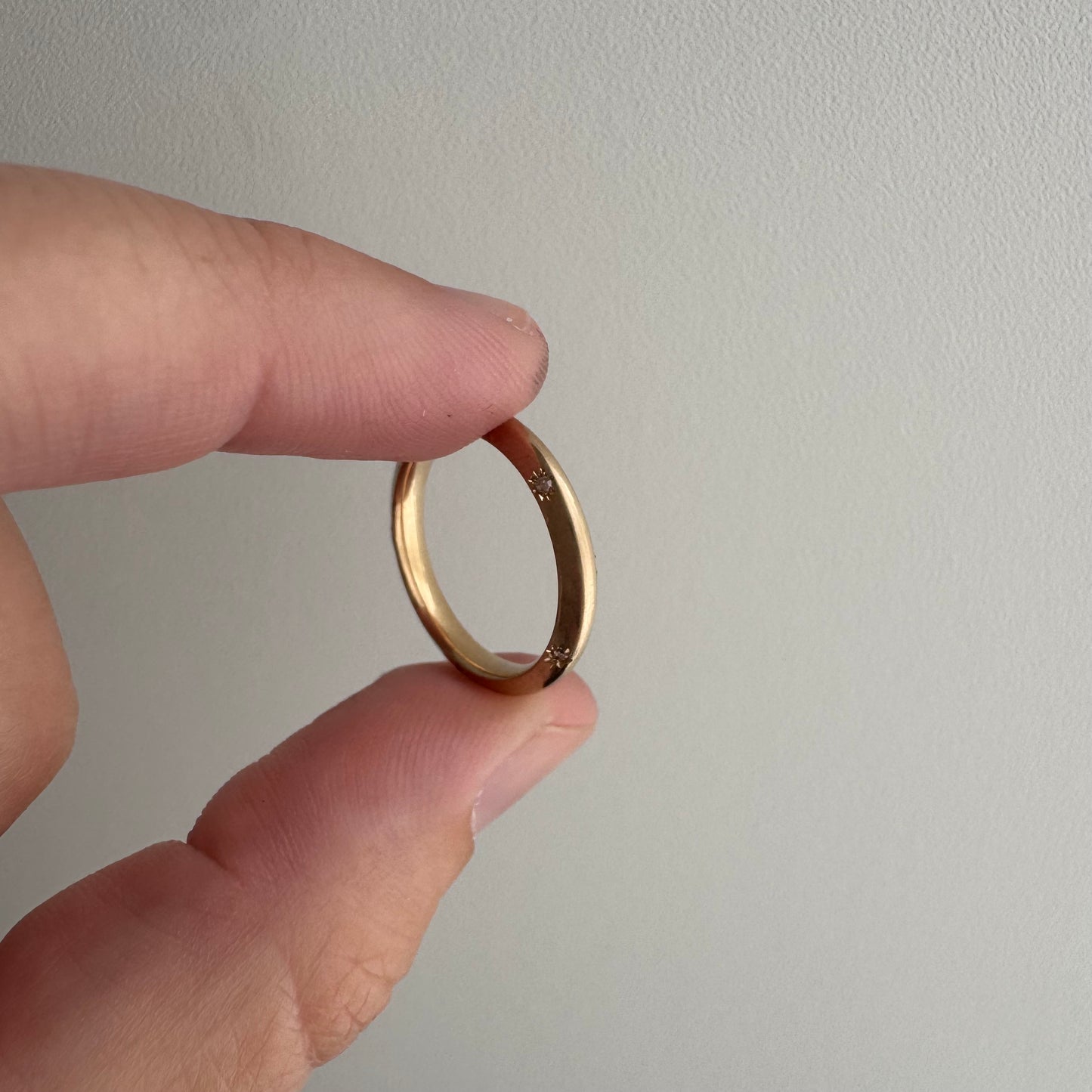 reimagined A N T I Q U E // 14k yellow gold knife edge JR Wood band with new starburst diamond / size 4.75