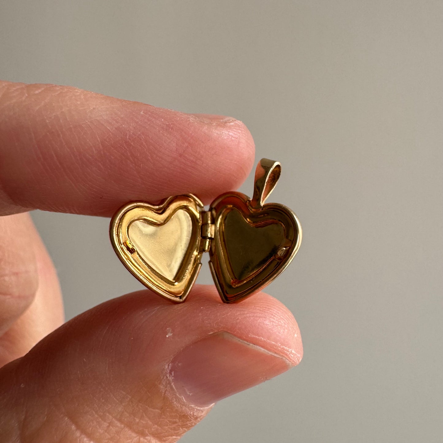 V I N T A G E // small heart big love / 14k tiny heart locket / a dainty pendant