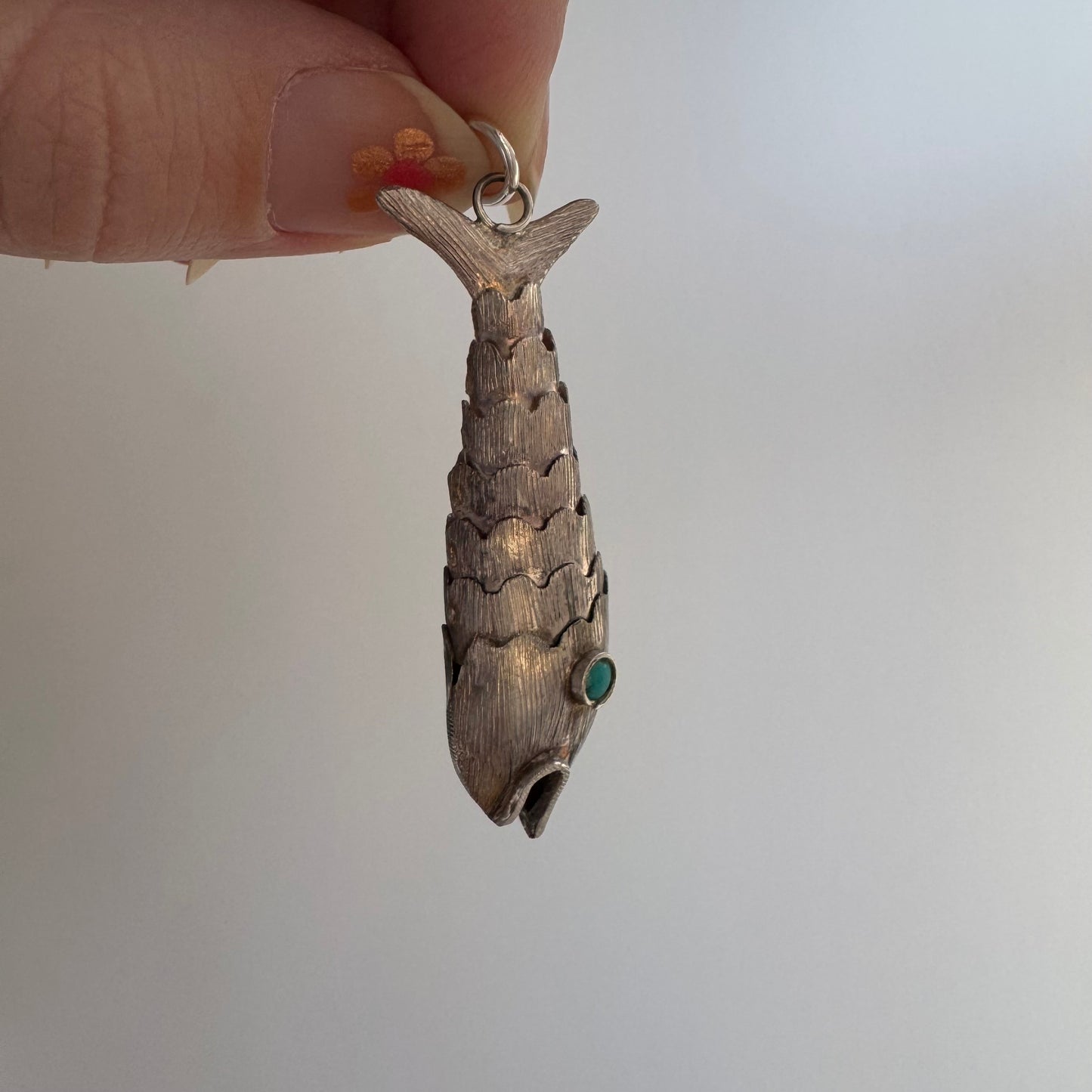 V I N T A G E // caught by the tail / sterling silver Taxco Mexico articulated wiggle fish / a pendant