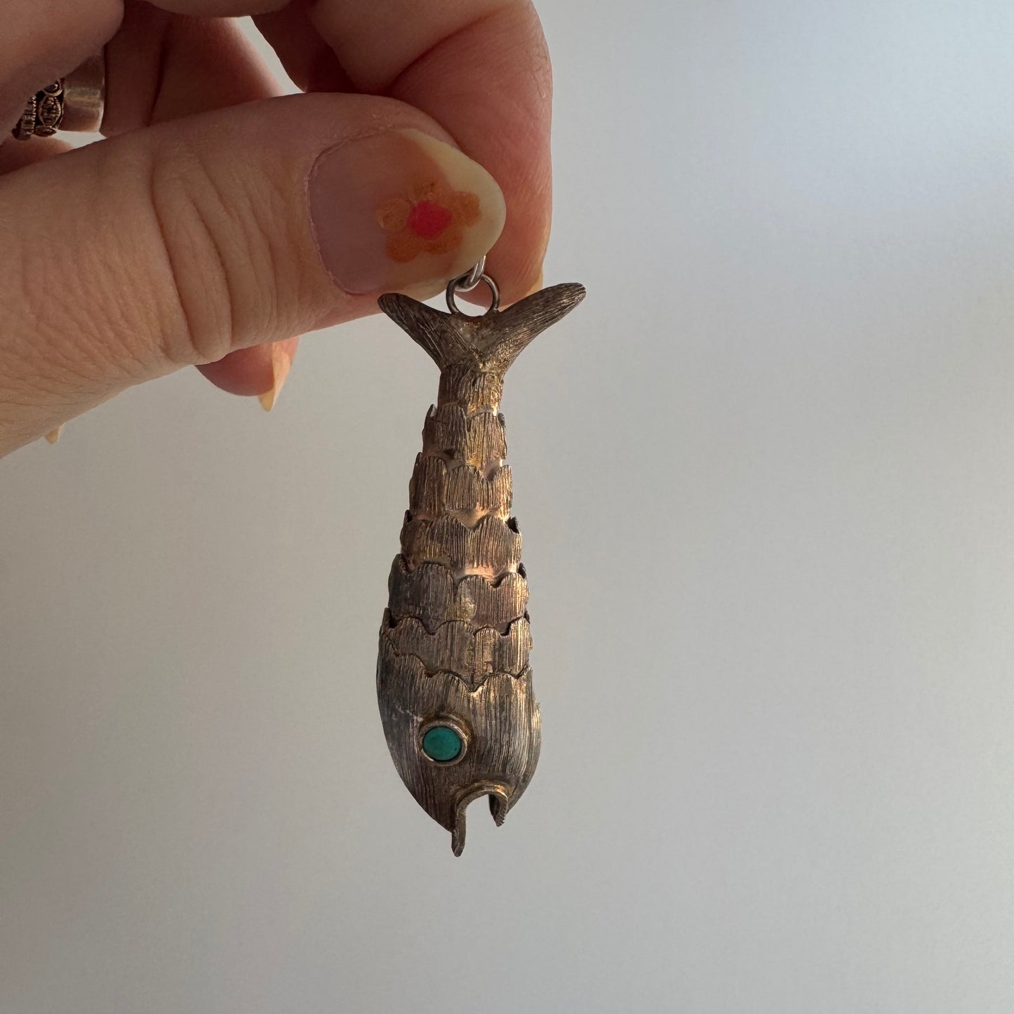 V I N T A G E // caught by the tail / sterling silver Taxco Mexico articulated wiggle fish / a pendant