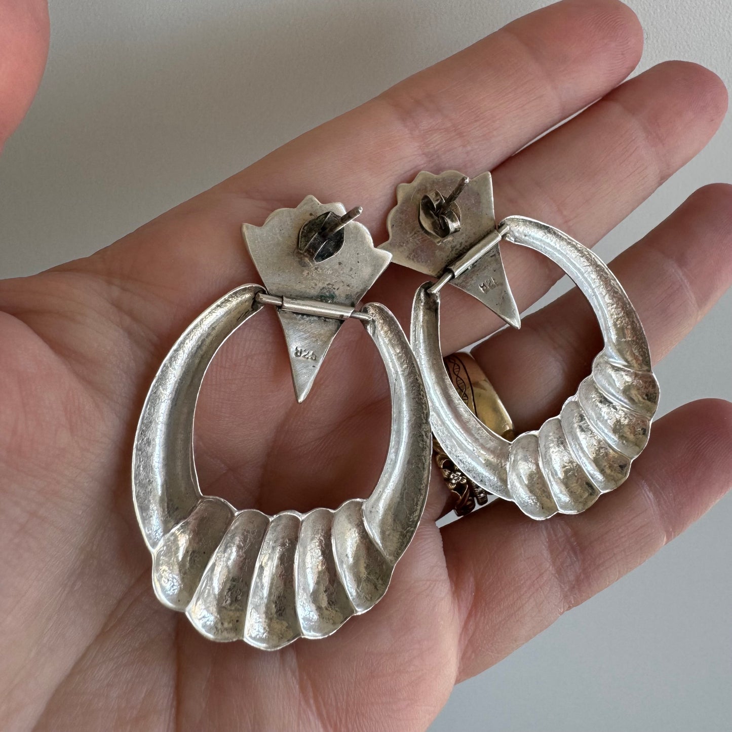 V I N T A G E // knock knock / sterling silver embossed door knocker / post dangle earrings