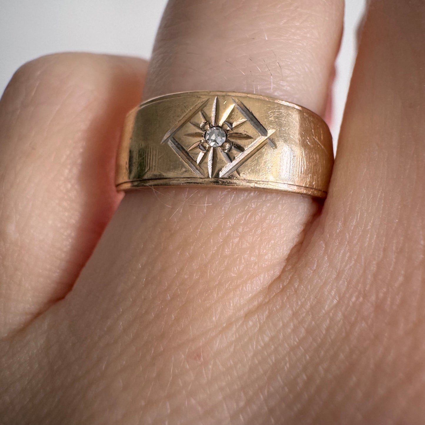 V I N T A G E // guiding eye / 10k yellow gold and diamond wide starburst band / size 5 to 5.5