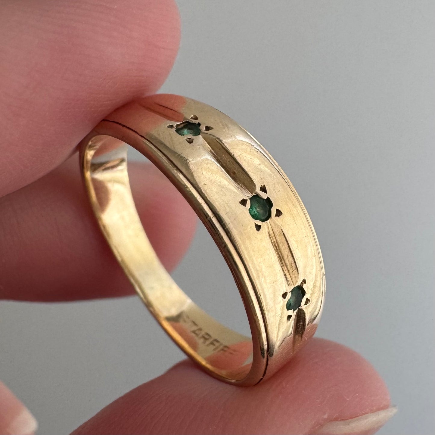 V I N T A G E // subtle stars / 14k and emerald trilogy half eternity tapered wide band / size ~7.25