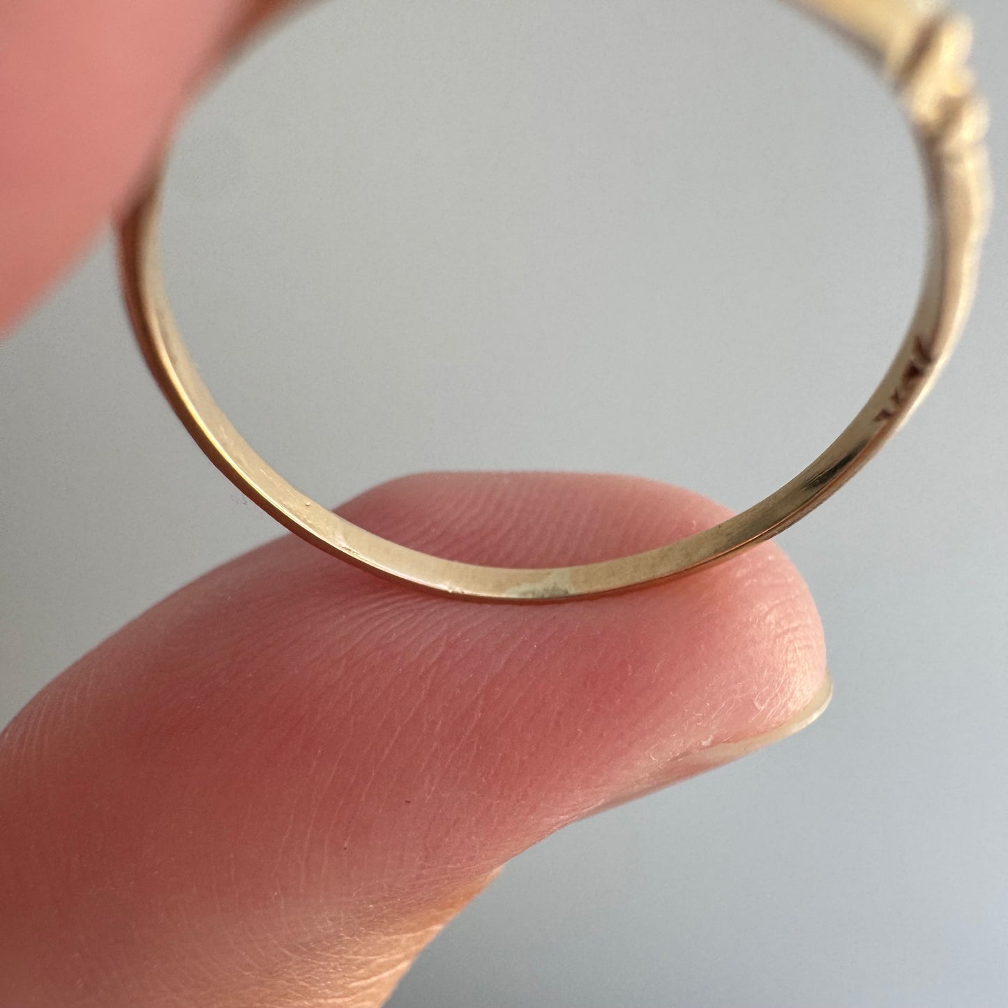 A N T I Q U E // diamonds in the rough / 10k bicolor commitment band with rough cut diamonds / size 6