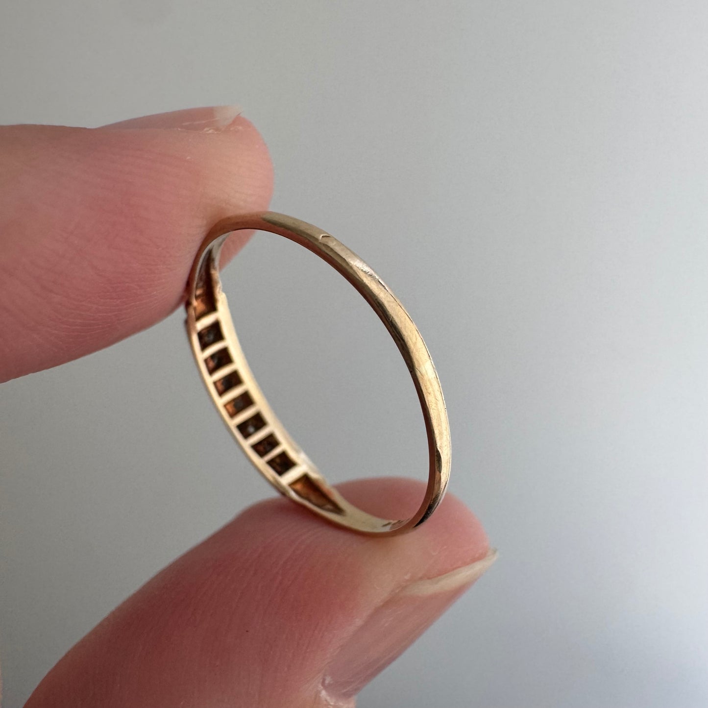 A N T I Q U E // diamonds in the rough / 10k bicolor commitment band with rough cut diamonds / size 6