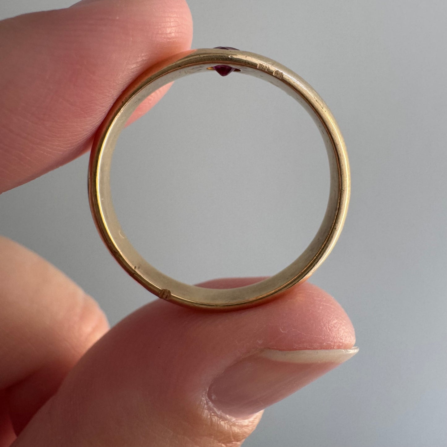 A N T I Q U E // Vedic eye / 18k and pink topaz eye-set solitaire domed tapered band / size 8.75