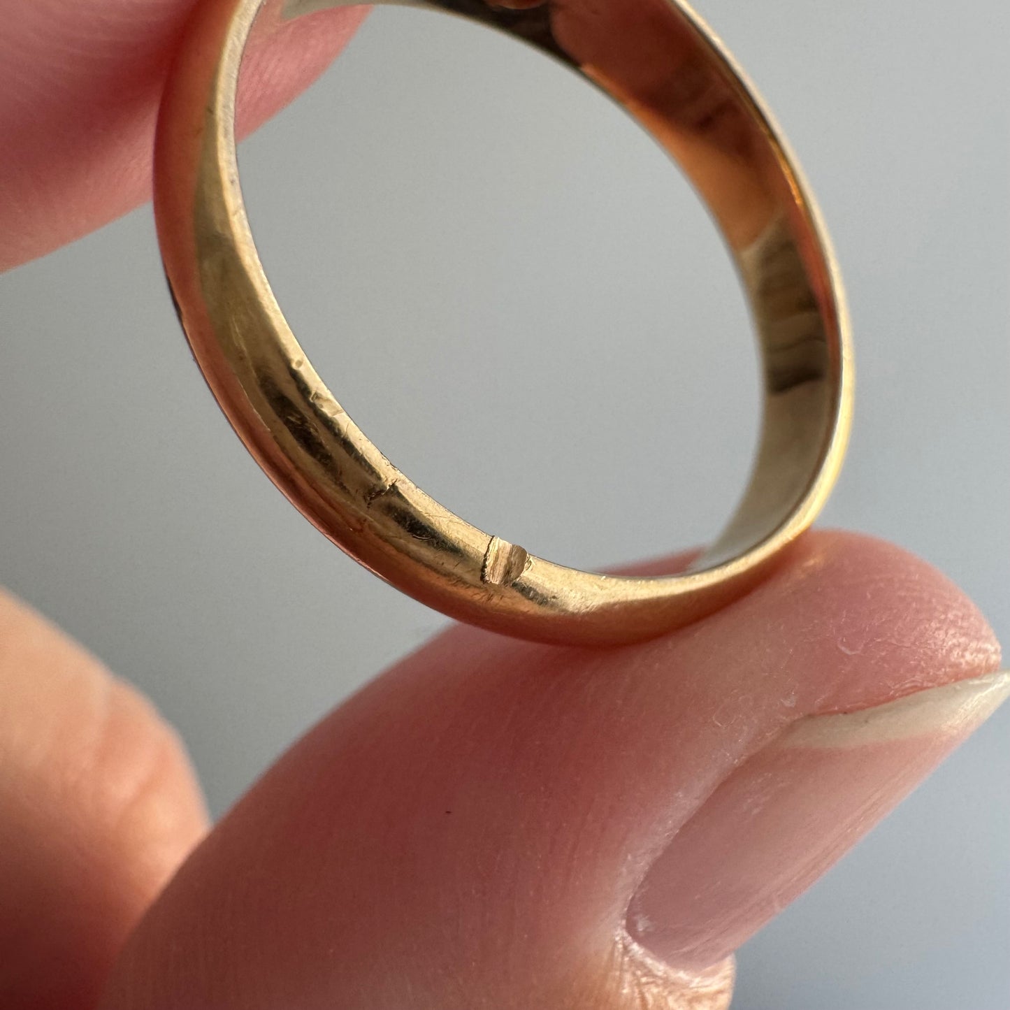 A N T I Q U E // Vedic eye / 18k and pink topaz eye-set solitaire domed tapered band / size 8.75