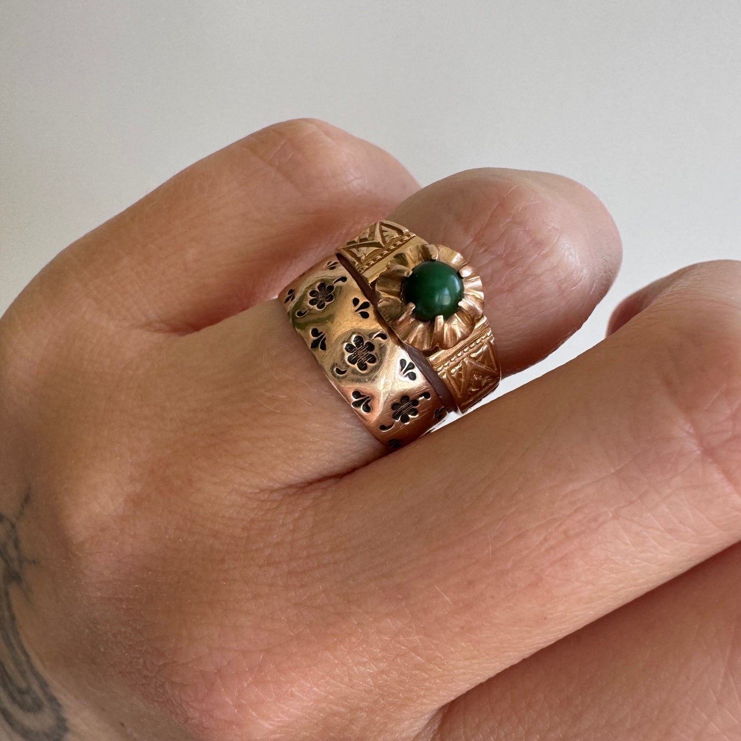 A N T I Q U E // 1882 bloom / 18k and green stone buttercup solitaire / size 5.25