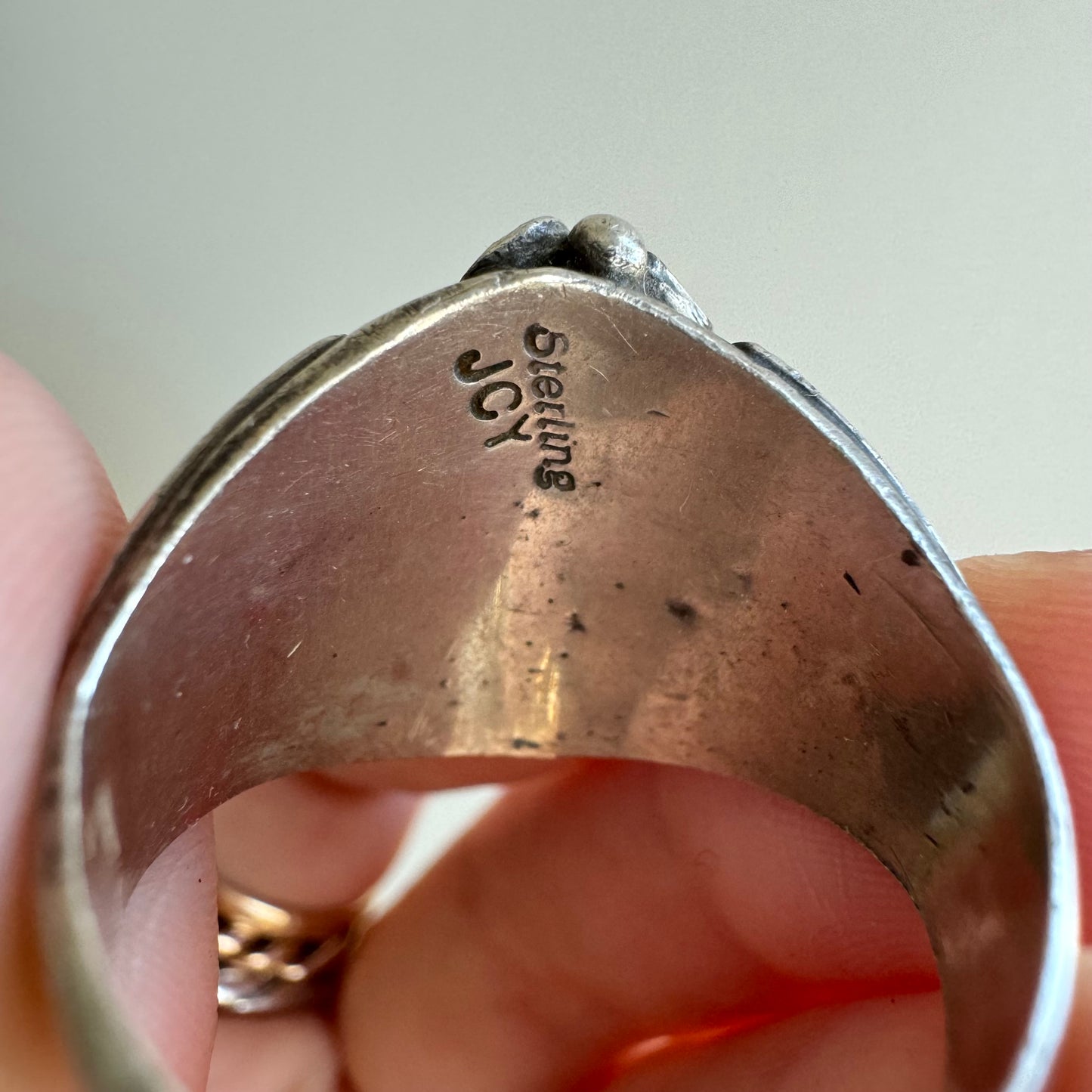 V I N T A G E // we choose the bear / sterling silver Navajo claw coral and turquoise ring / size 9.25