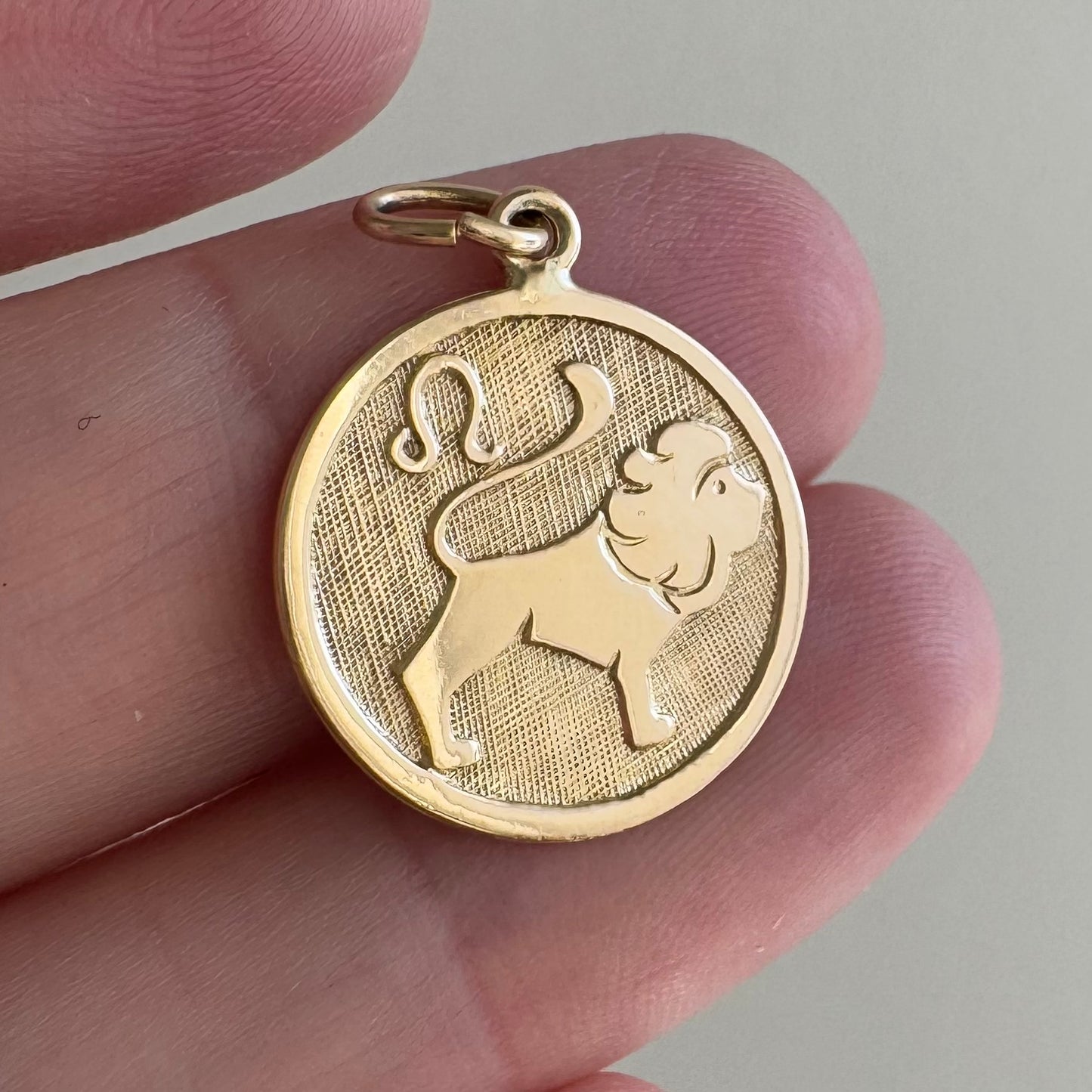 V I N T A G E // courageous leo / 8k 333 yellow gold Leo lion zodiac / a charm pendant