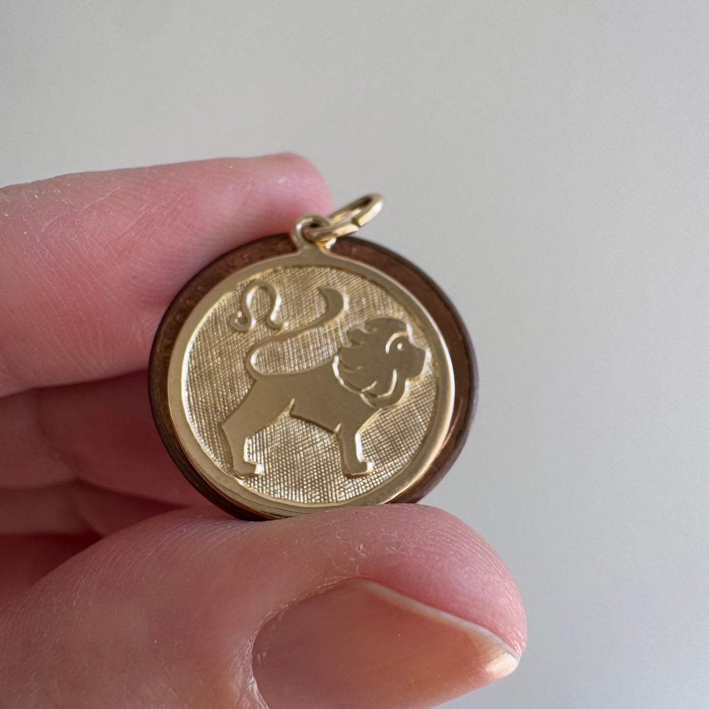 V I N T A G E // courageous leo / 8k 333 yellow gold Leo lion zodiac / a charm pendant