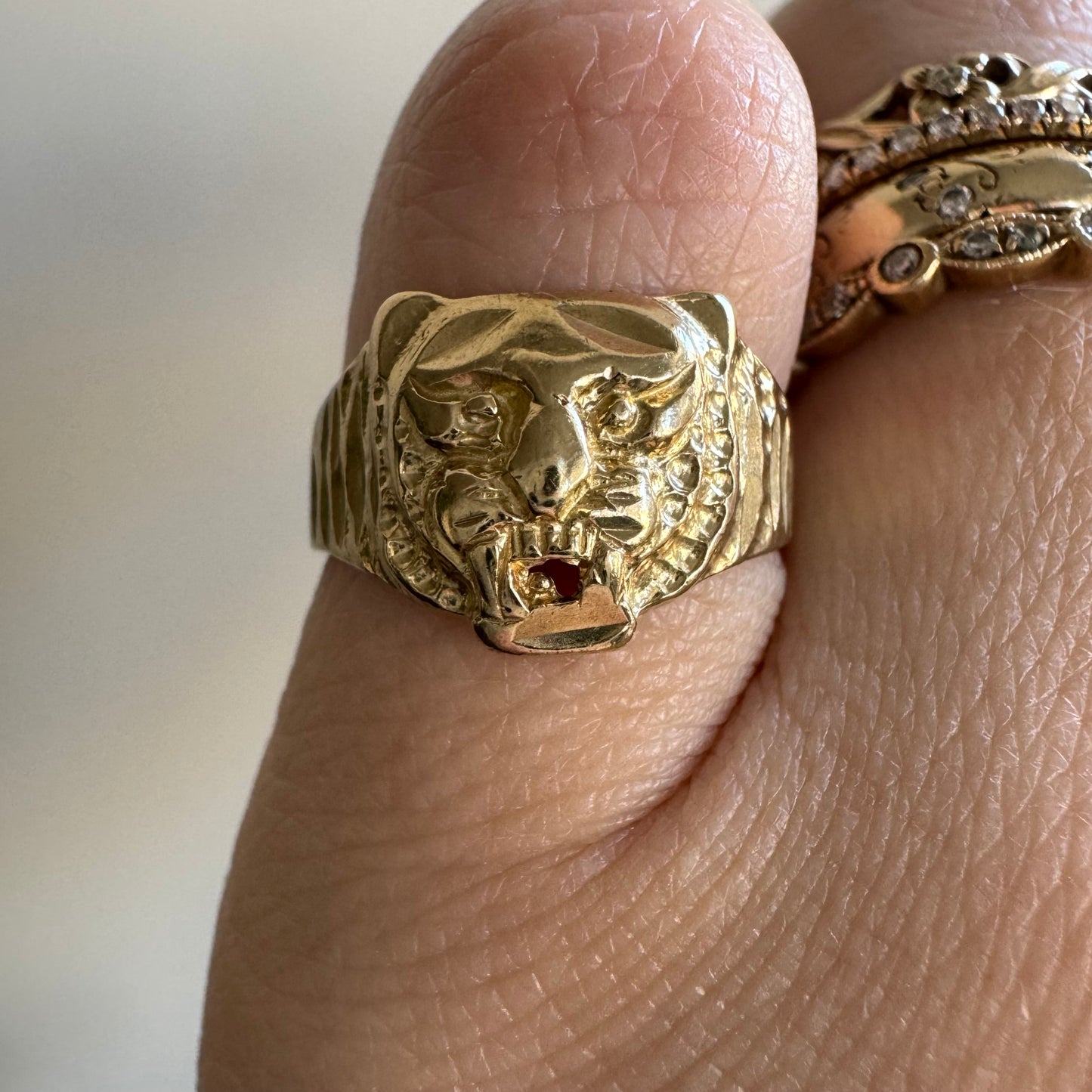 P R E - L O V E D // snaggletooth tiger / 10k yellow gold tiger face ring / size 4