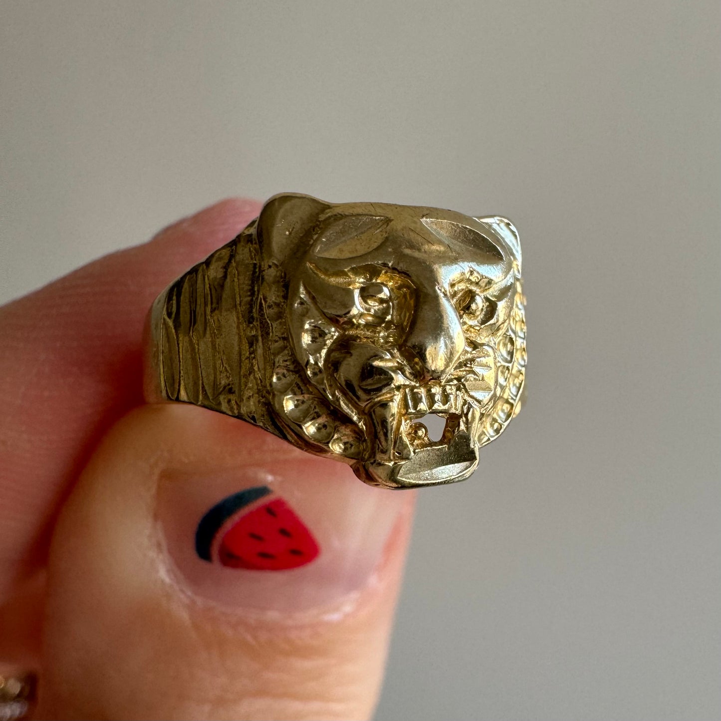 P R E - L O V E D // snaggletooth tiger / 10k yellow gold tiger face ring / size 4