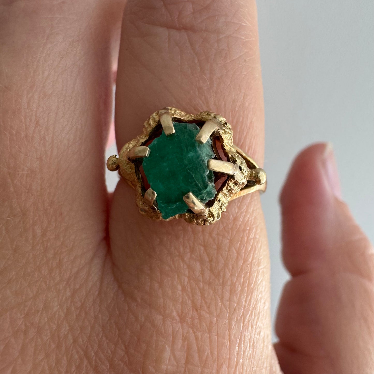 V I N T A G E // brutalist bloom / 14k and raw emerald floral solitaire ring / size 6