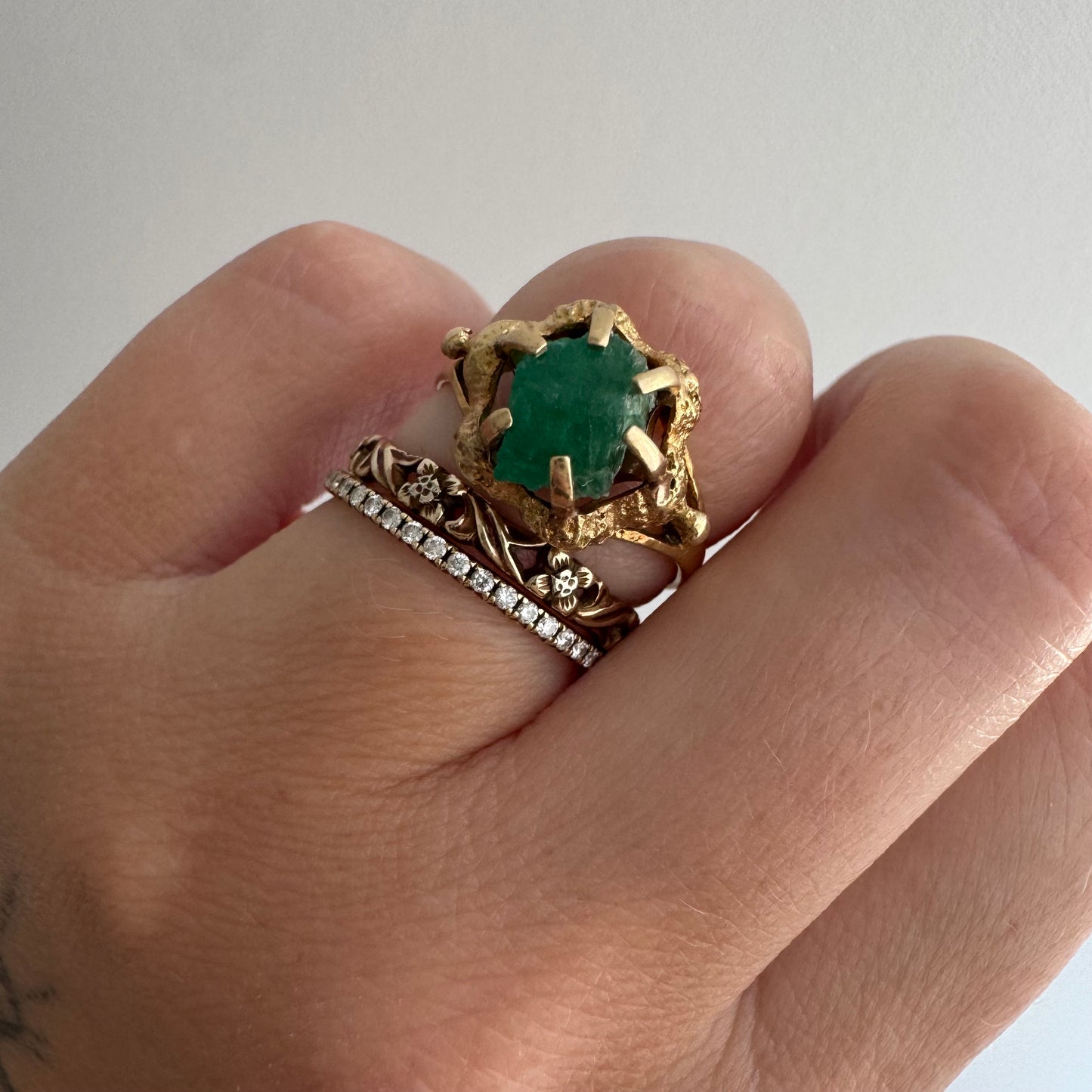 V I N T A G E // brutalist bloom / 14k and raw emerald floral solitaire ring / size 6