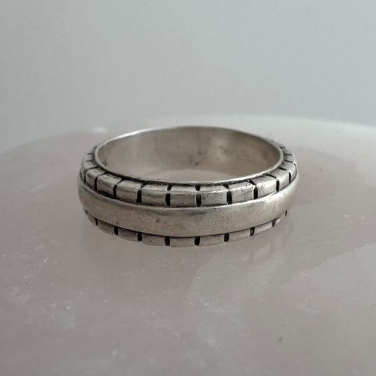 [short term listing] V I N T A G E // chunky sterling silver band / size 8