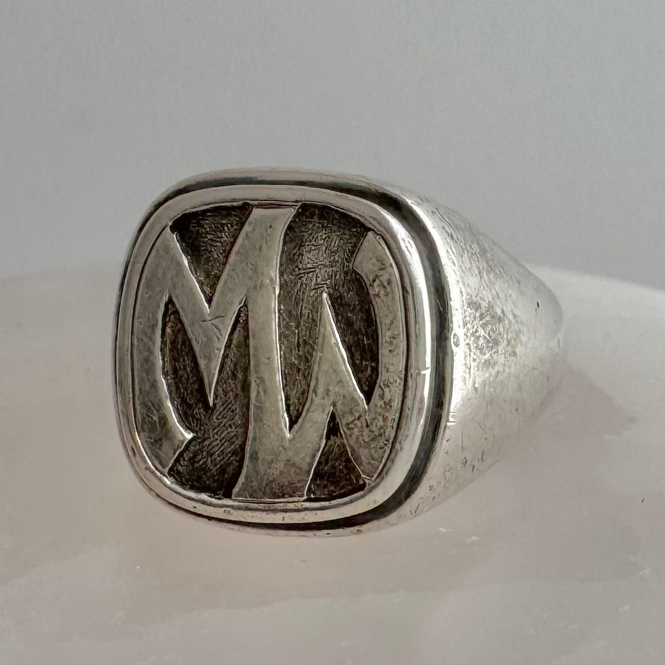 [short term listing] V I N T A G E // sterling silver heavy MW signet ring / size 9