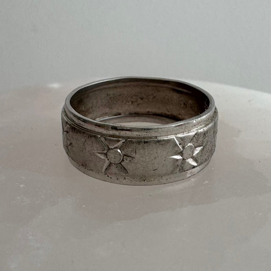 [short term listing] V I N T A G E // rhodium plated sterling silver starburst wide band / size 7.75