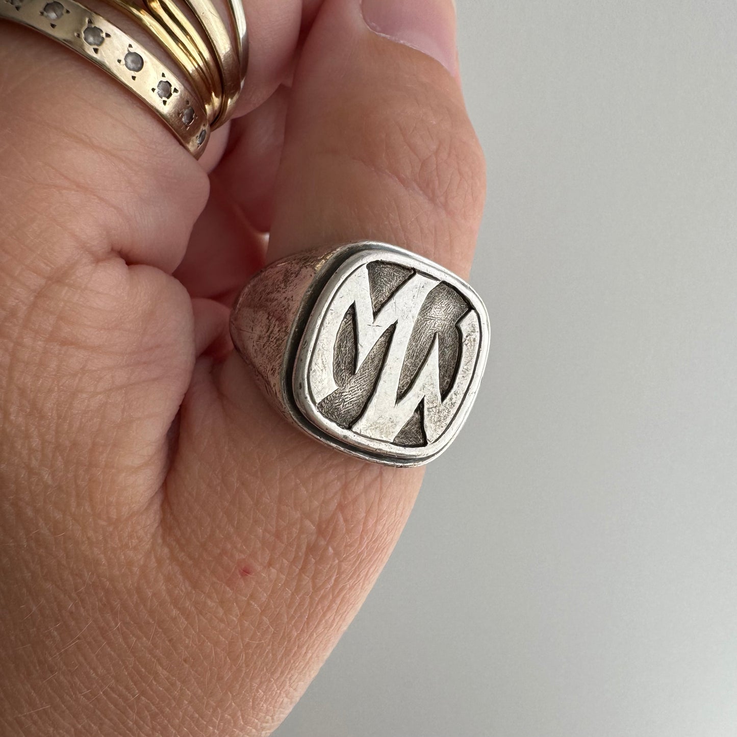[short term listing] V I N T A G E // sterling silver heavy MW signet ring / size 9