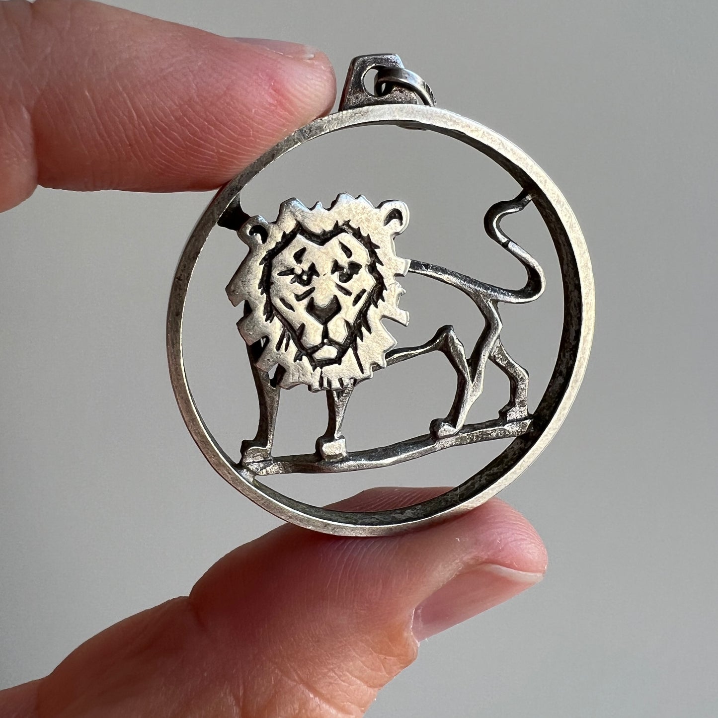 V I N T A G E // friendly lion / sterling silver lion / a pendant