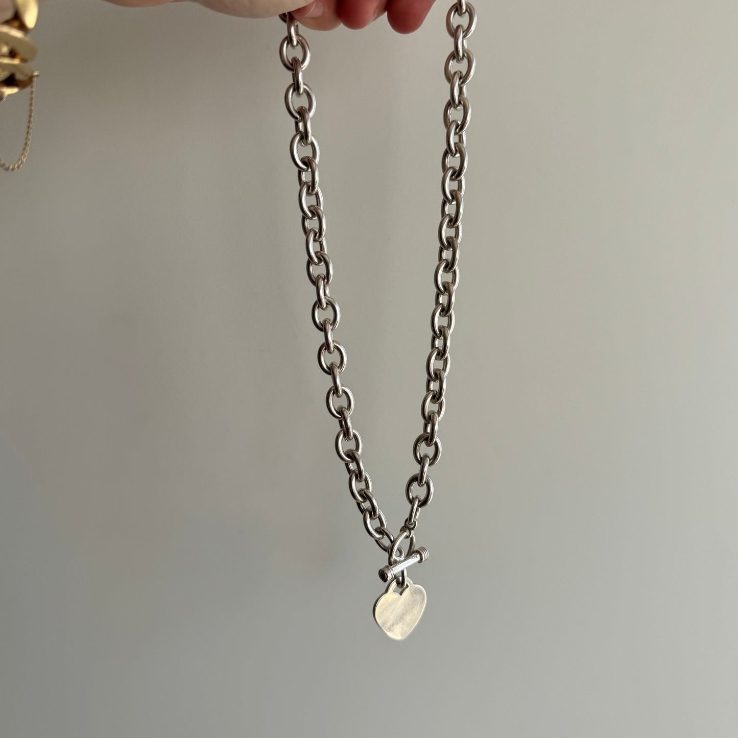 V I N T A G E // heart adorned / sterling silver oval cable link toggle chain with a heart pendant / 17", 84g