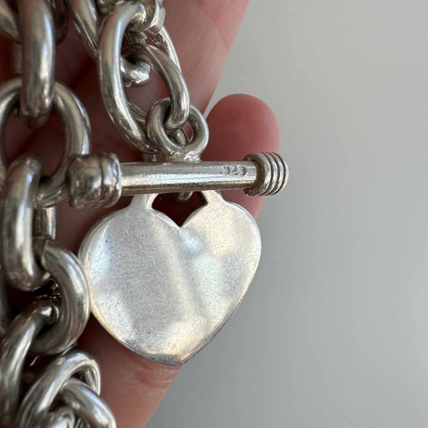 V I N T A G E // heart adorned / sterling silver oval cable link toggle chain with a heart pendant / 17", 84g