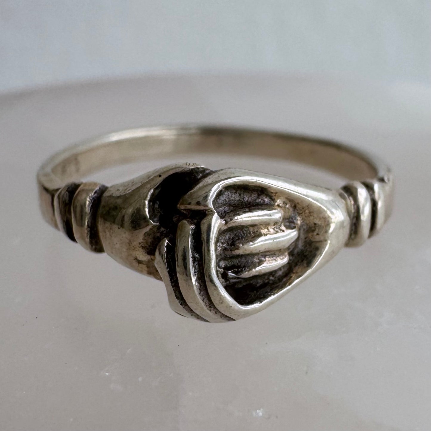 [short term listing] V I N T A G E // hand in hand / sterling silver clasped handshake ring / size 8.25