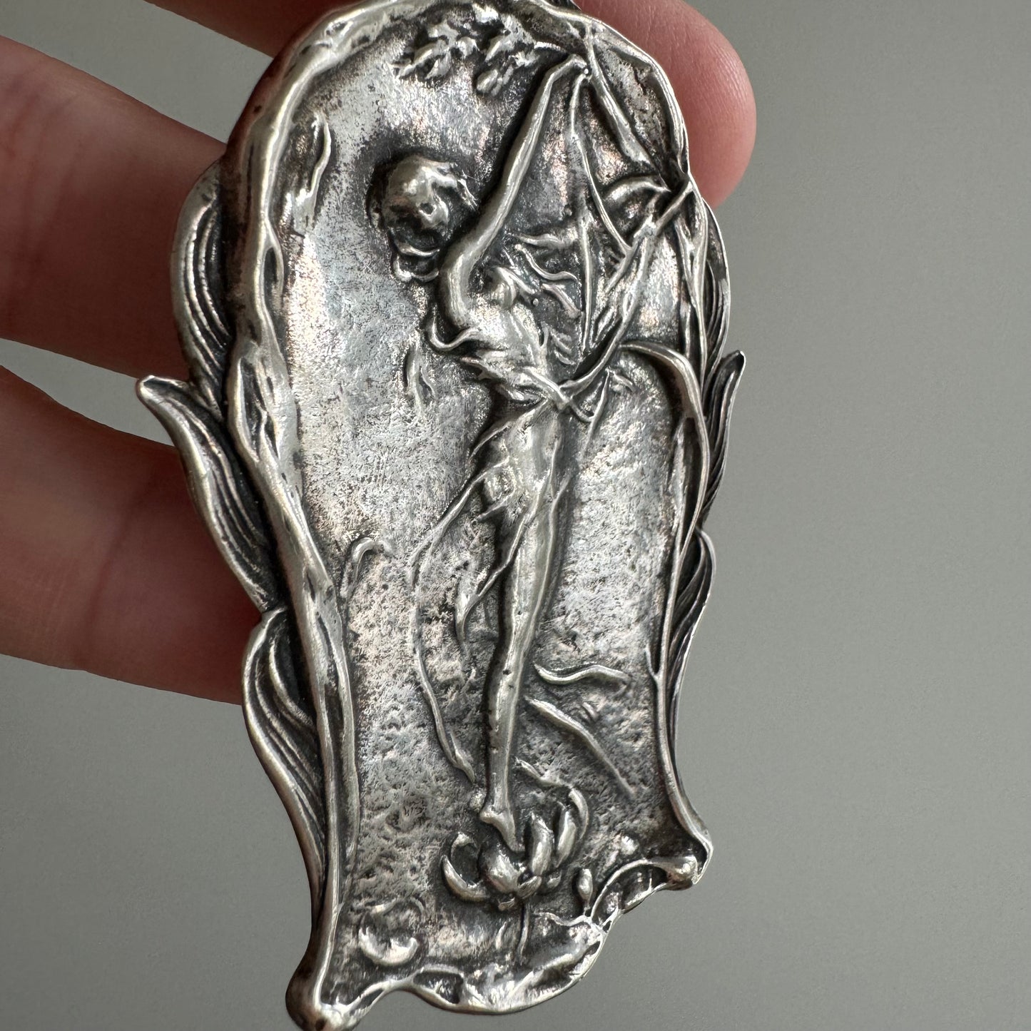 V I N T A G E // fabulous femme / sterling silver large art nouveau style goddess / a pendant