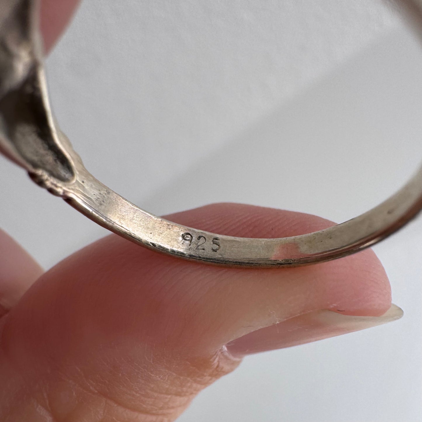 [short term listing] V I N T A G E // hand in hand / sterling silver clasped handshake ring / size 8.25