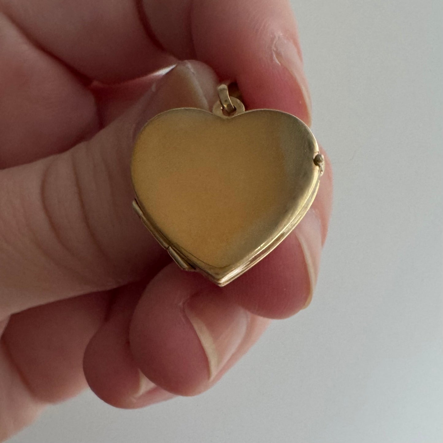 V I N T A G E // simple love / 14k gold flat heart shaped locket / a pendant