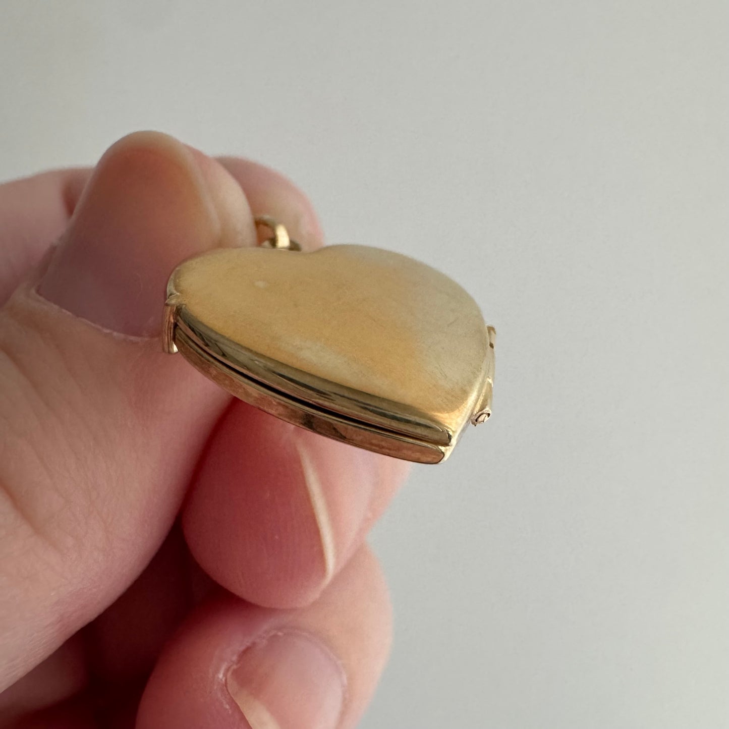 V I N T A G E // simple love / 14k gold flat heart shaped locket / a pendant