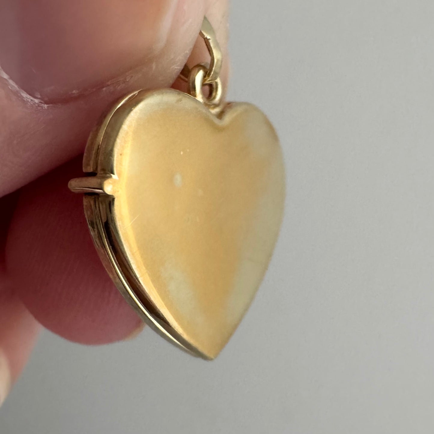 V I N T A G E // simple love / 14k gold flat heart shaped locket / a pendant