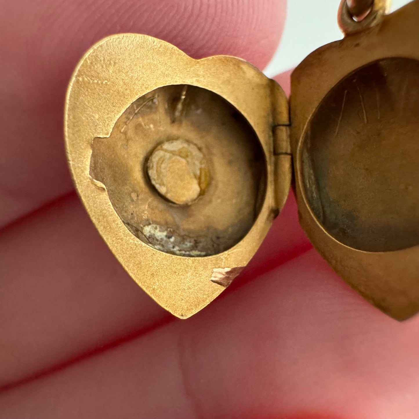 V I N T A G E // a special date / 14k gold puffy heart shaped locket engraved with "12-25-59" / a pendant