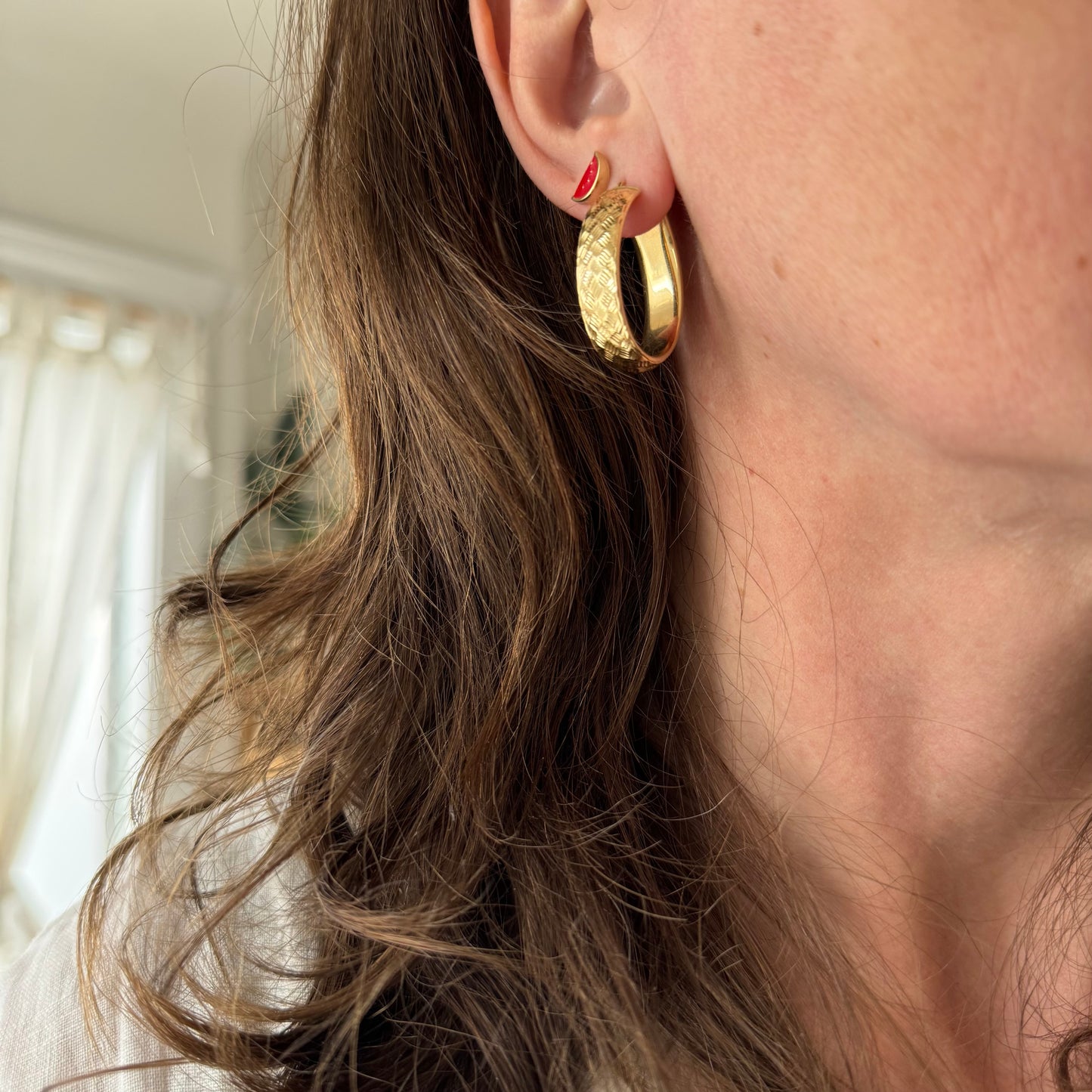 P R E - L O V E D // terrific texture / 14k yellow gold wide oval hoops / over 1"