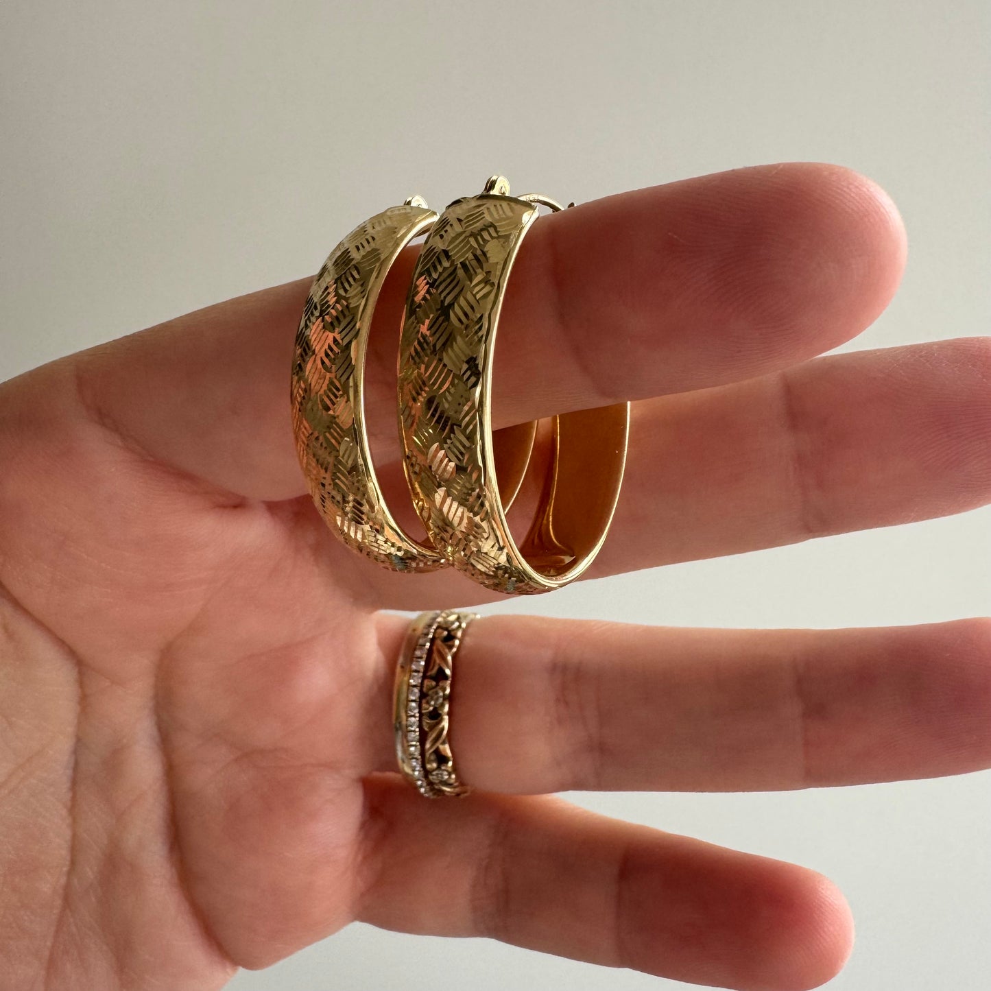 P R E - L O V E D // terrific texture / 14k yellow gold wide oval hoops / over 1"