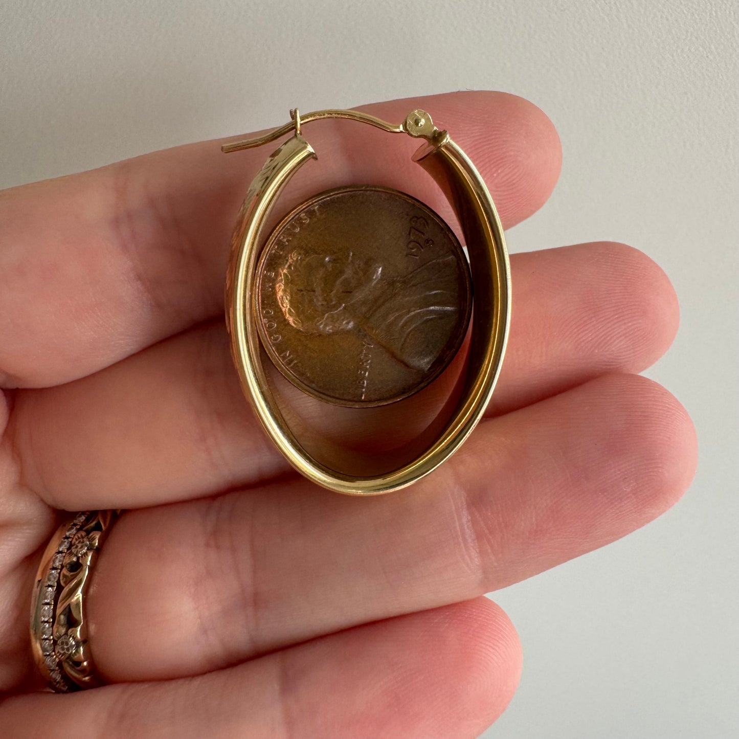 P R E - L O V E D // terrific texture / 14k yellow gold wide oval hoops / over 1"