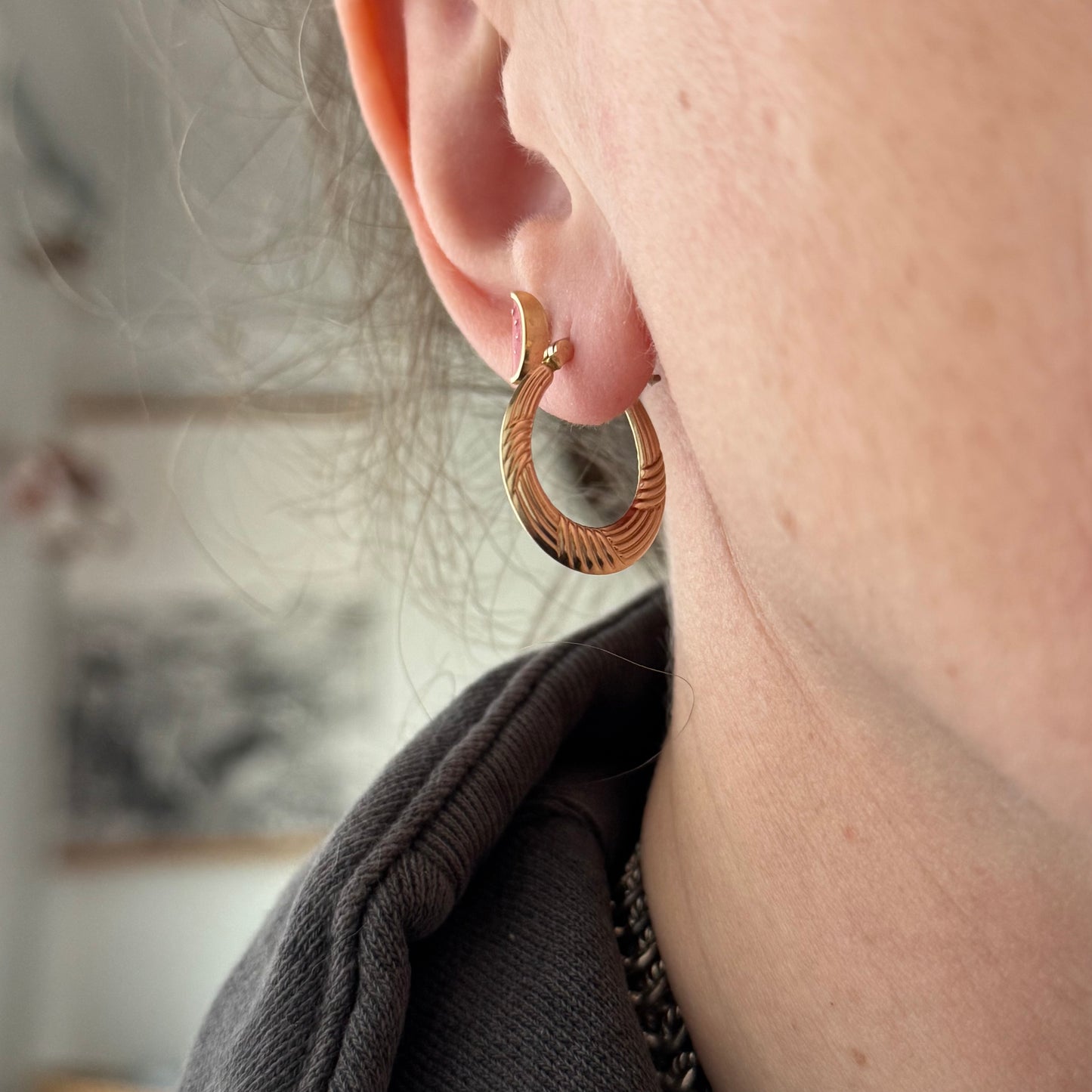 V I N T A G E // twists and turns / 14k gold textured puffy hollow hoops / latch back earrings