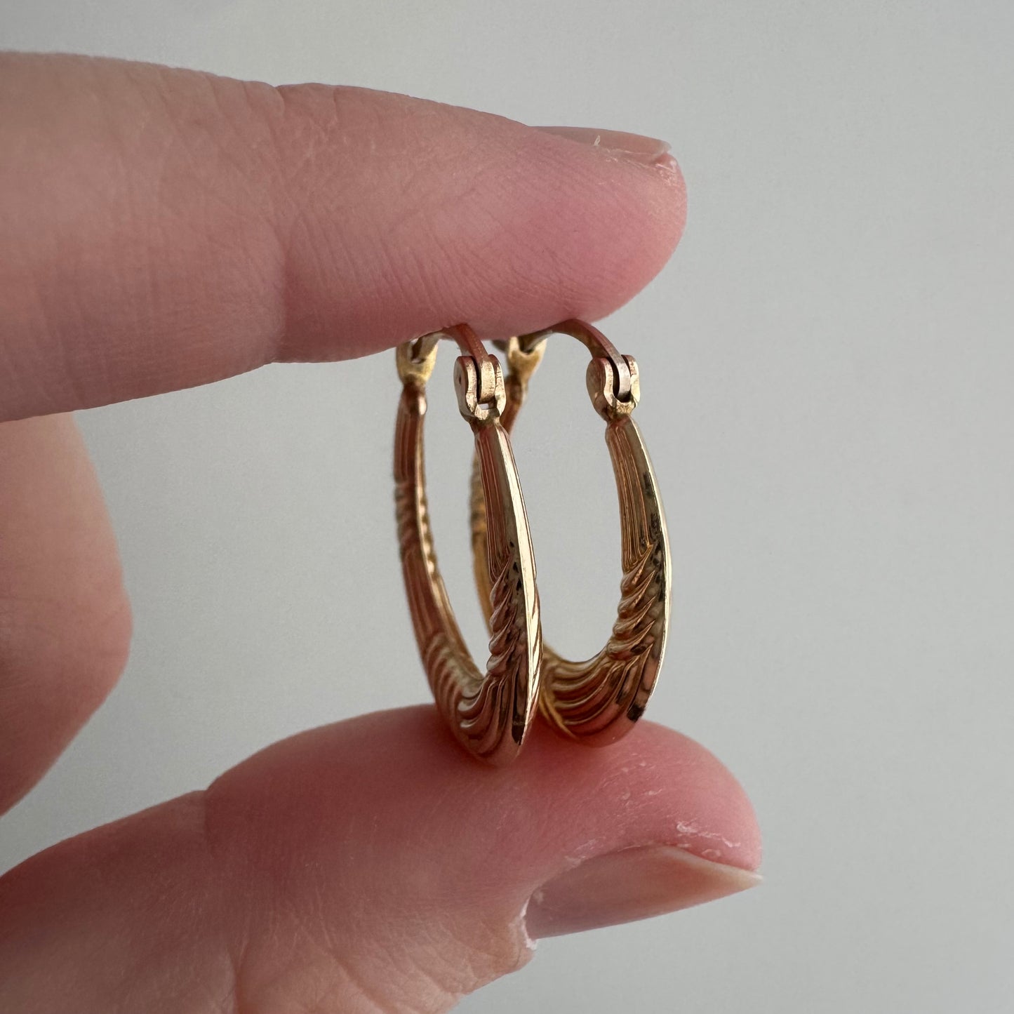 V I N T A G E // twists and turns / 14k gold textured puffy hollow hoops / latch back earrings