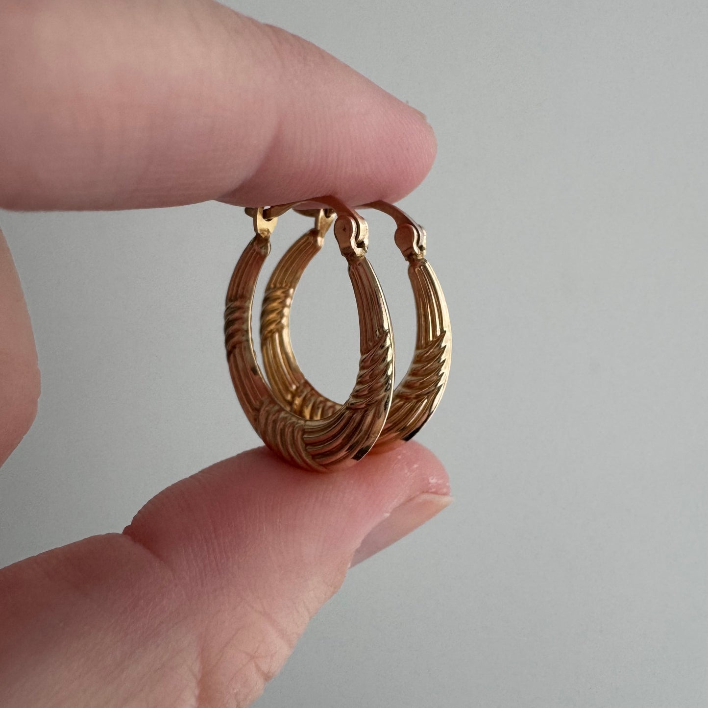 V I N T A G E // twists and turns / 14k gold textured puffy hollow hoops / latch back earrings